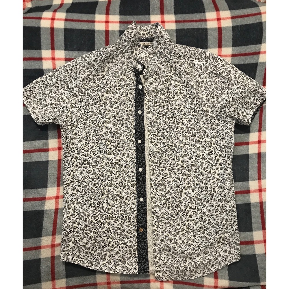 Men's floral button-up short sleeve shirt